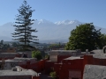 Vue sur le volcan Chachani, depuis le couvent Santa Catalina