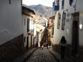Ruelle en pente, entre l'auberge et la plaza de Armas