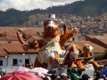 Cochon d'inde géant sur un char