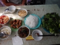Nems et porc au barbecue au restaurant Dac Kim