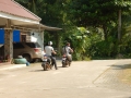 Cours de scooter autour du rond point du resort