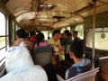 Thanbyuzayat - trajet dans le bus avec une dame qui fait la promotion de remèdes (médicaments) miracles.