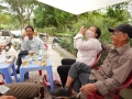 Ninh Binh, son parc - invités à prendre une bière avec ces messieurs dames