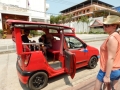 Tuktuk façon papamobile