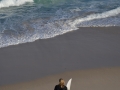 Balade le long de la côte - le surfeur pose