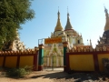 Temple derrière le petit quartier de Pakokku