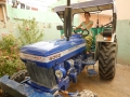 Virginie sur un tracteur