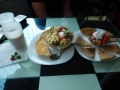 Houmous et dal (occidentalisés, dans un restaurant à touristes)