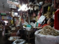 Hpa-an, le marché - c'est tranquille au boulot !