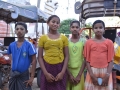 Kyat Ka Lat - les enfants viennent nous saluer