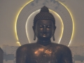 Statut de Bouddha dans le monastère pour la paix