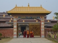 Un monastère avec des petits moines