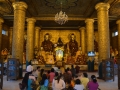 Yangon - Shwedagon pagoda, intérieur d'une pagode